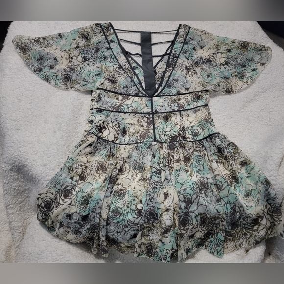 Free People NWOT Perfect Dream floral Mini Dress. Cut out back deep V neck Fit & - Picture 4 of 14